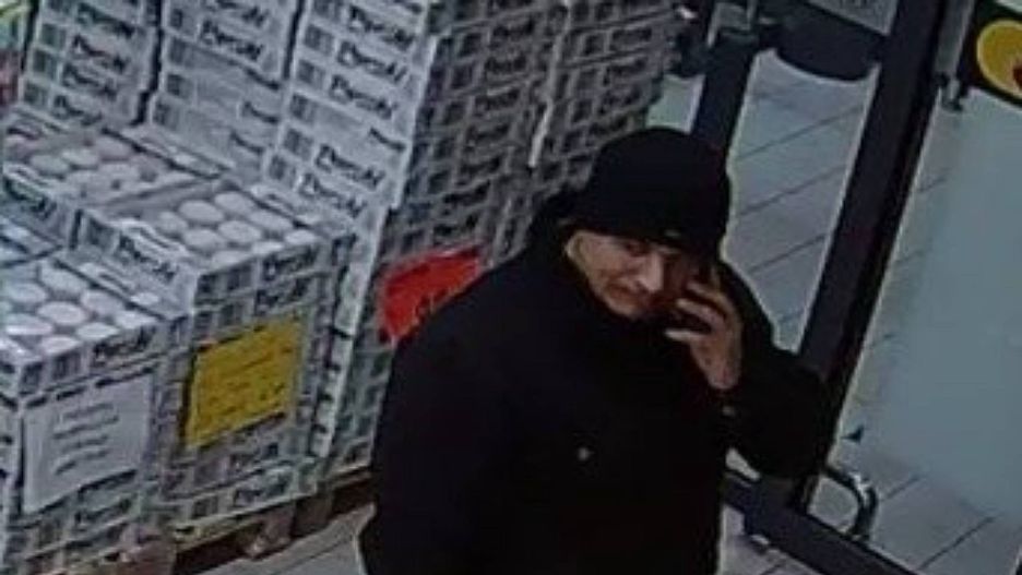 Wizerunek mężczyzny poszukiwanego w związku z kradzieżą kawy