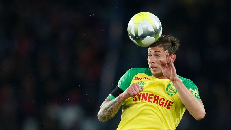 PAP/EPA / IAN LANGSDON / Na zdjęciu: Emiliano Sala