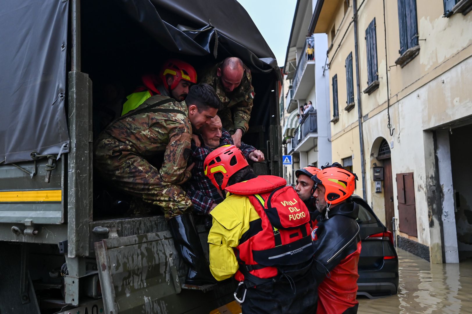 Polscy strażacy pomogą Włochom? Są gotowi do wyjazdu w tej chwili