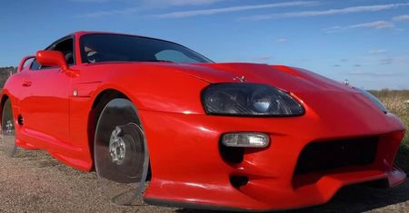 Toyota supra potrafi jeździć bez kół? Tak by się mogło wydawać
