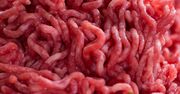 Kupiłeś to mięso w znanym markecie? Lepiej szybko odnieś lub wyrzuć, by się nie zatruć