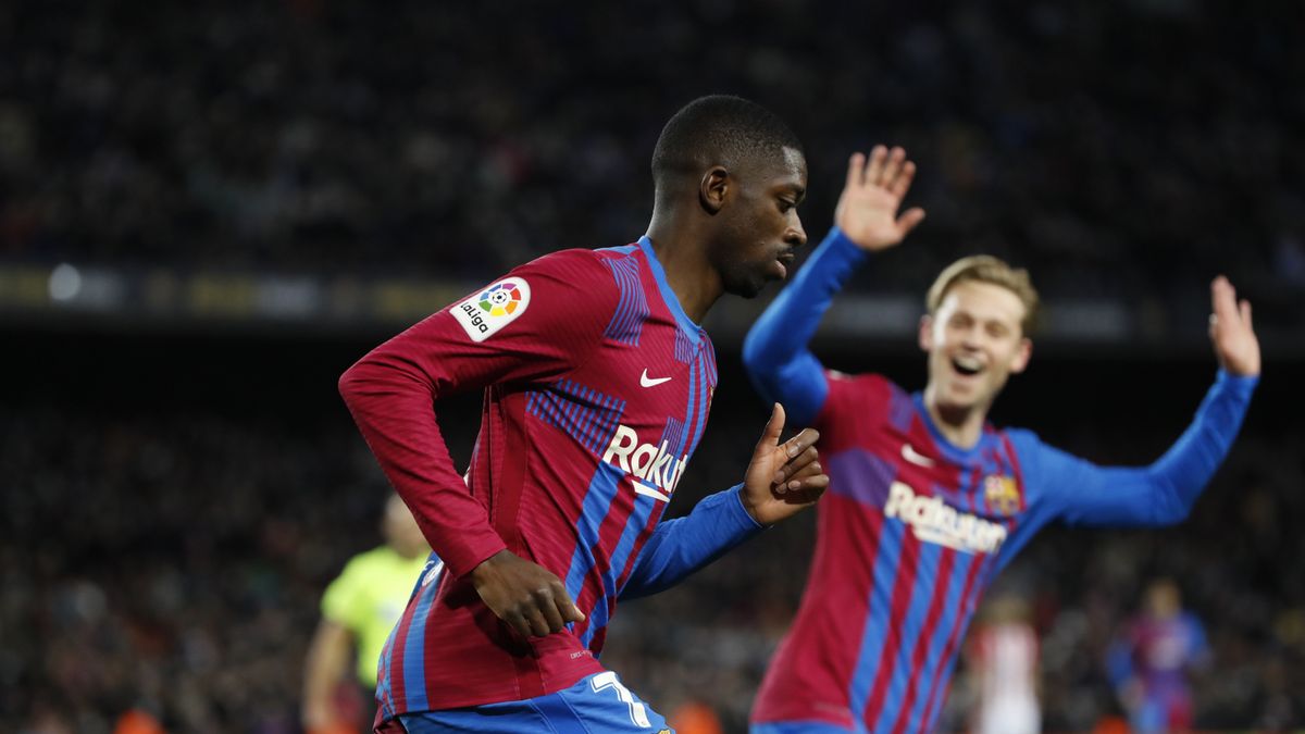 PAP/EPA / Na zdjęciu: Piłkarze Barcelony