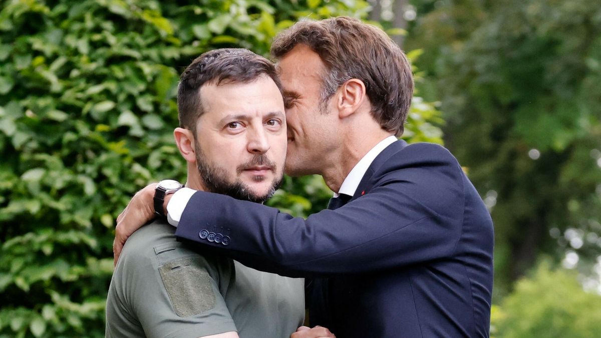 Wołodymyr Zełenski i Emmanuel Macron 