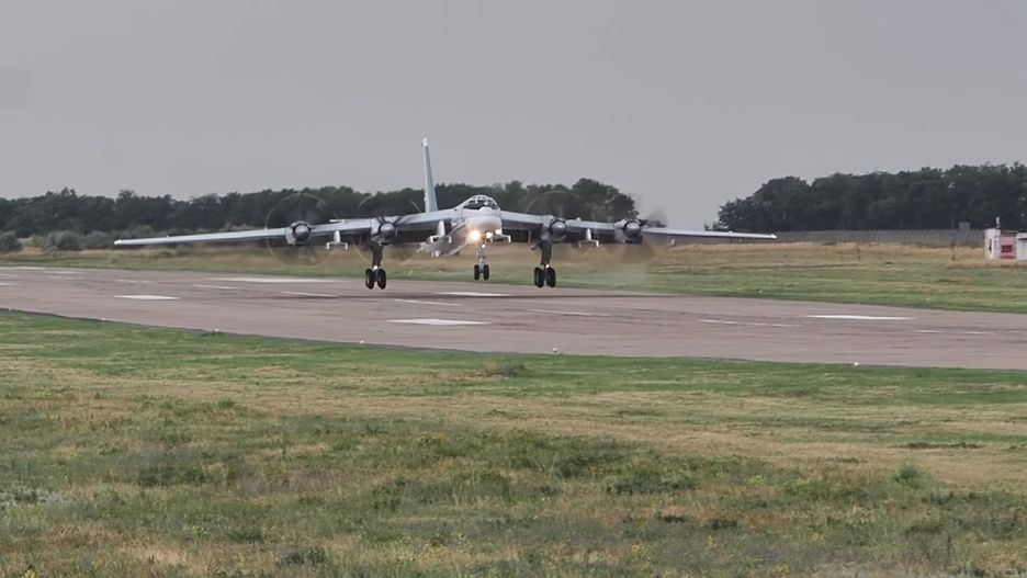 Rosja prezentuje nową wersję bombowca Tu-95. Ministerstwo Obrony udostępnia nagranie