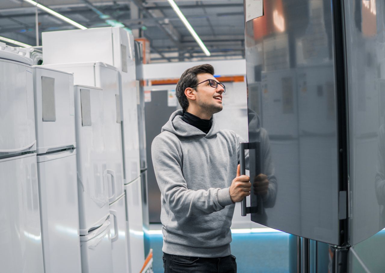 Polacy mniej wydają na dom. Kolejne branże w dołku