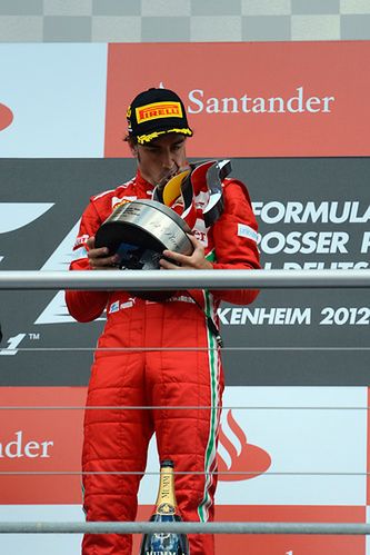 Triumfujący Fernando Alonso (sezon 2012)