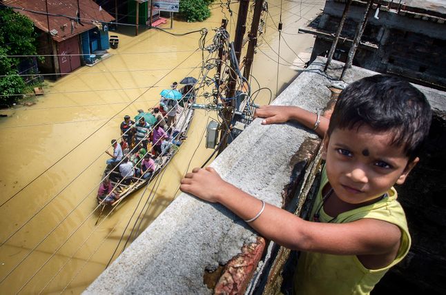 Ranita Roy urodziła się w miasteczku Andul w Bengalu Zachodnim. Udokumentowała ona na swoich fotografiach przebieg największej od wielu lat powodzi w Indiach. O swoich przeżyciach mówi: "Dewastujące skutki powodzi na osiedlach bardzo mnie poruszyły. Po odwiedzeniu tych miejsc zdałam sobie sprawę z rzeczywistych konsekwencji i skutków powodzi".