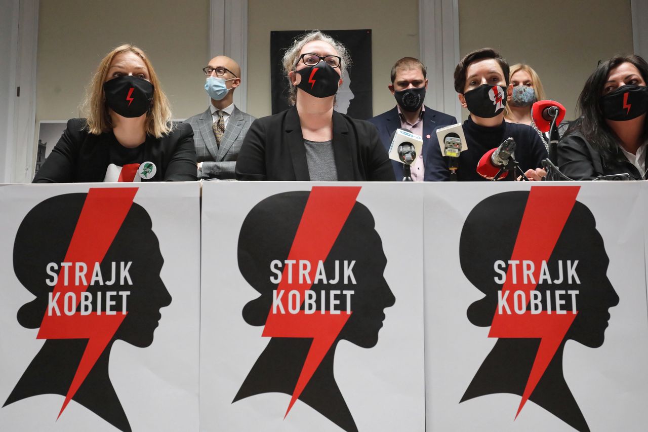 Strajk kobiet w Warszawie. Reporter WP jest na miejscu