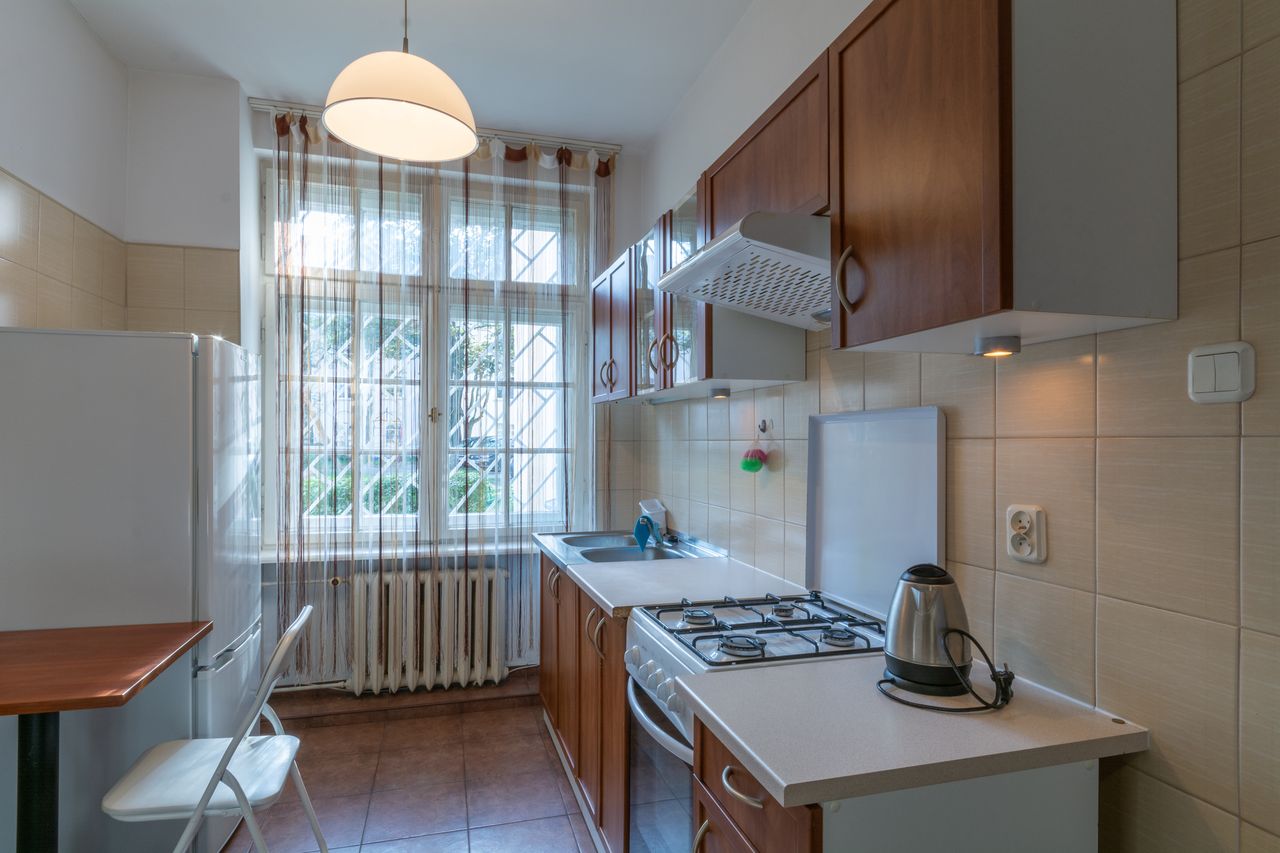 Zakaz odkręcania kaloryferów, obowiązek cyklinowania podłóg. Absurdy w umowach najmu