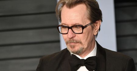 Gary Oldman sporo przybrał na wadze. "Zależało mi na wyglądzie opuchniętego alkoholika"