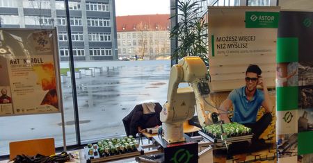 Roboty walczyły na Politechnice Wrocławskiej. Relacja z Robotic Arena 2015