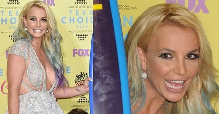 Britney Spears z tęczowymi włosami na ściance!