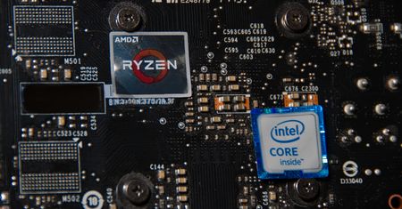 Intel nie ma nowych procesorów do desktopów, ale ma nową prezentację. Atakuje AMD slajdami