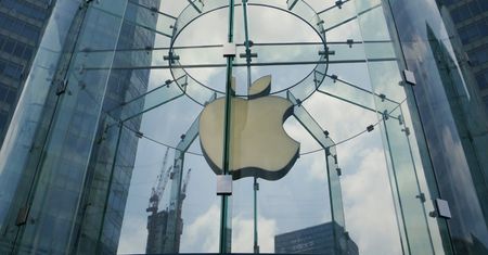 Nowy trend Apple: opóźnienia. Tim Cook jest gorszym szefem niż Steve Jobs?