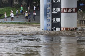 Potężny żywioł na Filipinach. Rośnie liczba ofiar
