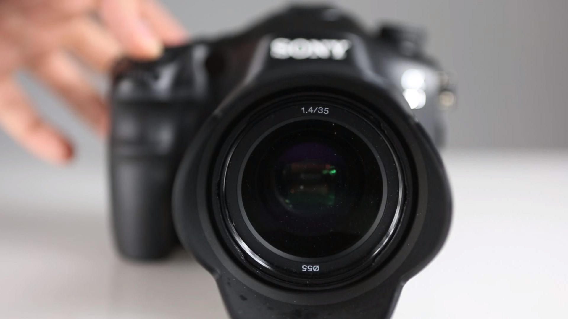 499 punktów autofokusu, nagrywanie w 4K oraz 42-megapikselowa matryca w następcy Sony A99 2