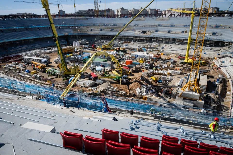 stadion Camp Nou w remoncie