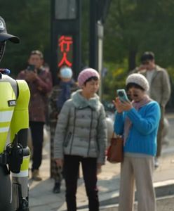Chiny testują nowego robota. Steruje ruchem i wykrywa wykroczenia