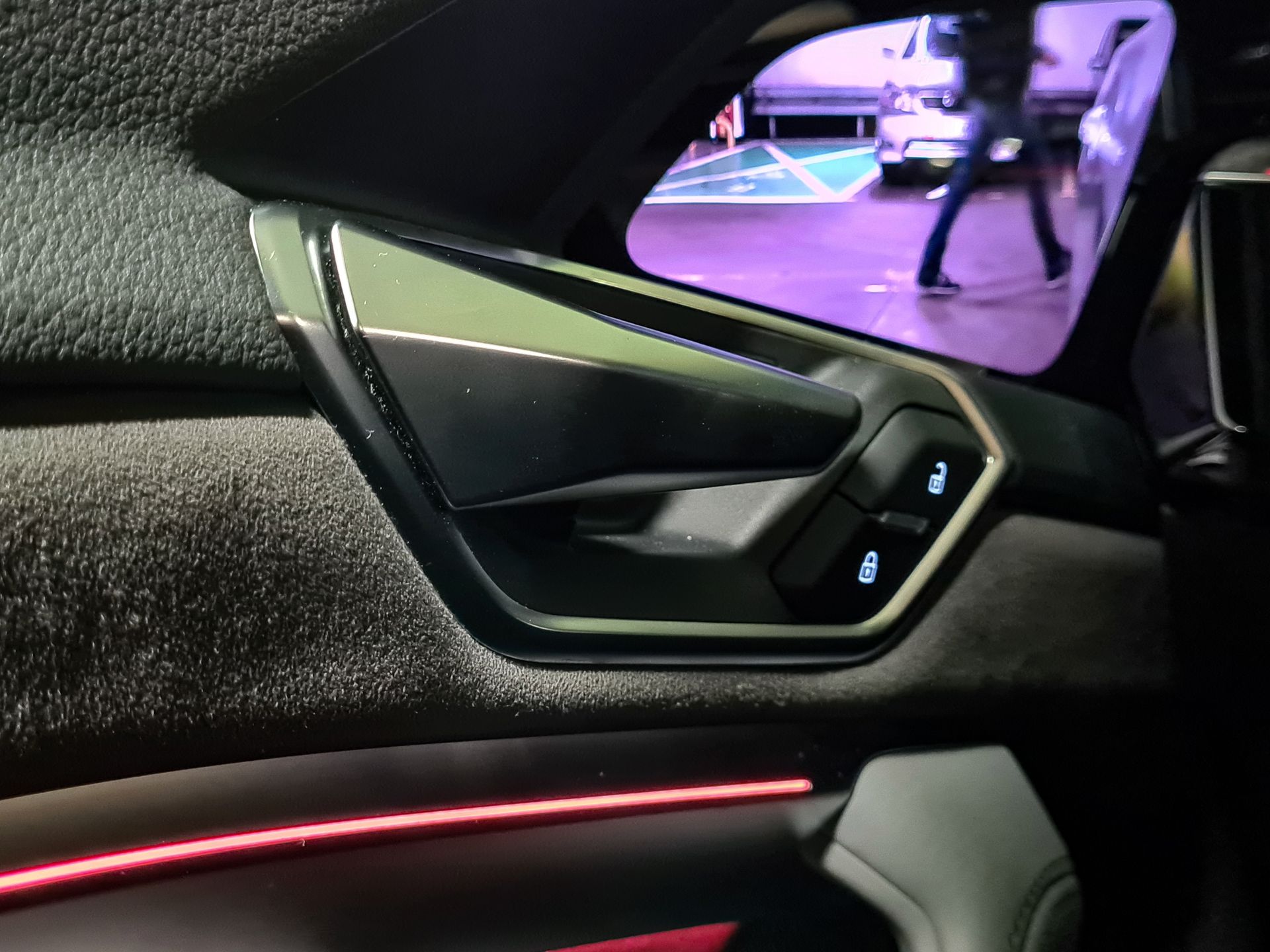 Audi e-tron Sportback: Wirtualne lusterka, Audi Charging Service, system i kamery 360 stopni z 3D 12