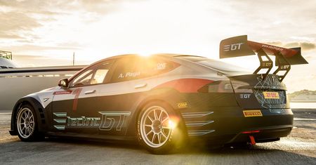 Nowa seria Electric GT i wyścigowa Tesla Model S