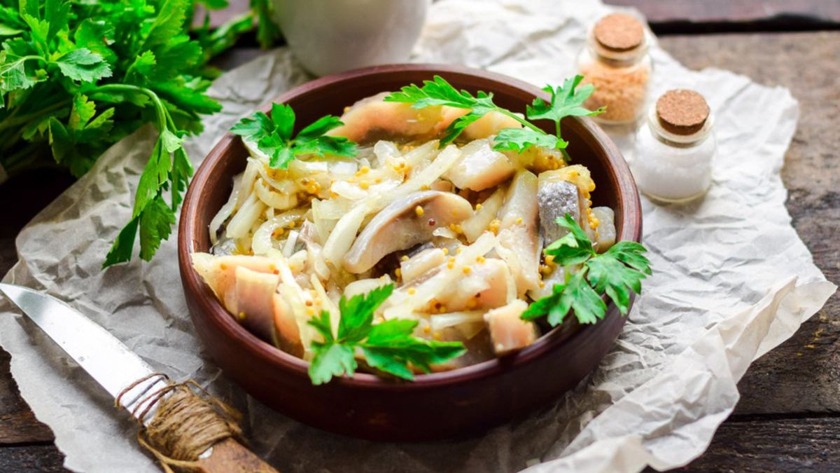 Śledzie proboszcza to świetna przekąska na Wigilię lub sylwestra