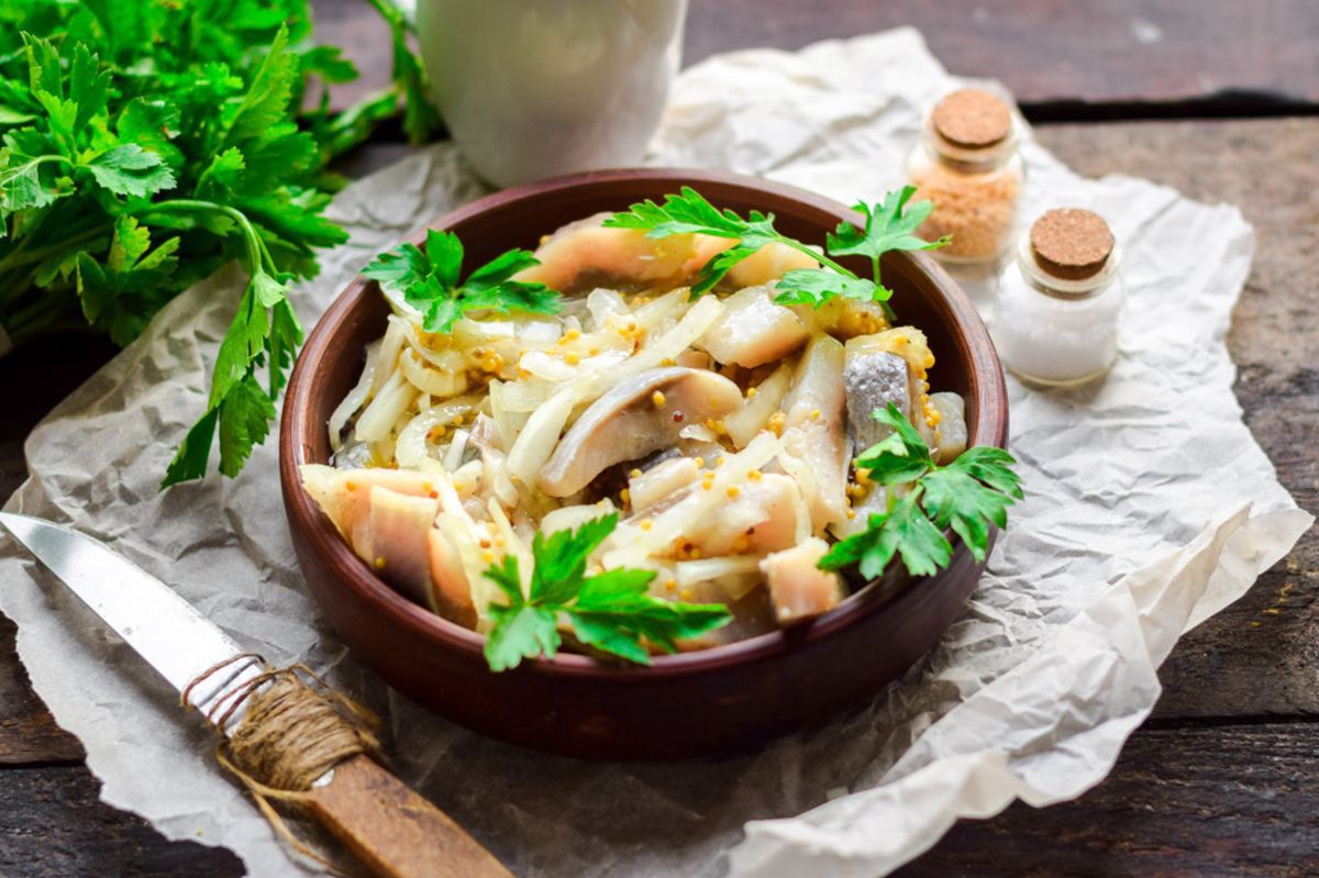 The pastor's herring is a great snack for Christmas Eve or New Year's Eve.