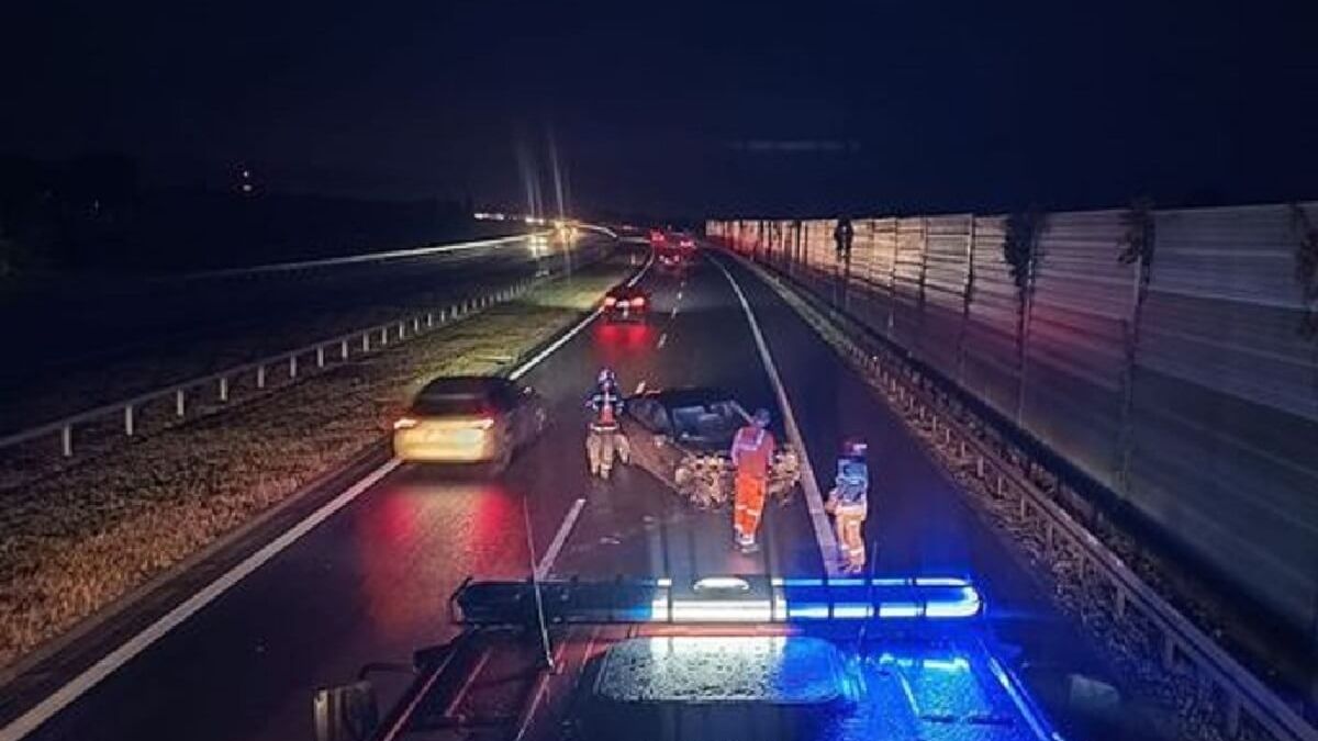 Wypadek auta osobowego w na S17