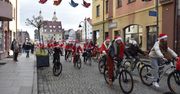 Głogów: Mikołaje na rowerach znowu w mieście. Czerwony peleton jechał przez miasto z prezentami dla dzieci