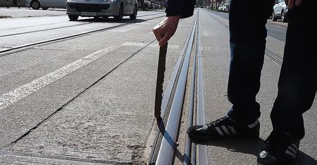 Łódź: Ostra pułapka czyha na Rzgowskiej na kierowców i pieszych