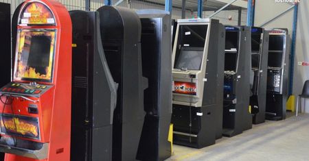 Sosnowiec. Weszli do lokalu, znaleźli nielegalne automaty do gry