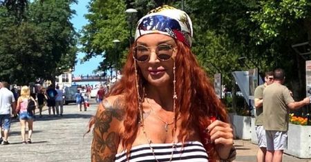 Ewa Minge zachwycona wakacjami nad polskim morzem: ""Kowalscy" mili, ceny różne, gofry najlepsze pod słońcem" (FOTO)