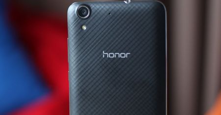 Google przywraca usługi smartfonom Honor. Podano modele, które je otrzymają