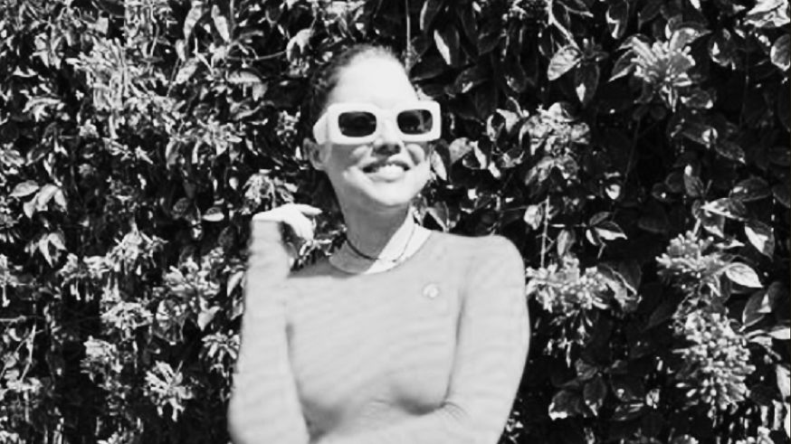 Niepozorny pieprzyk doprowadził do zdiagnozowania raka skóry. Znana influencerka nie żyje