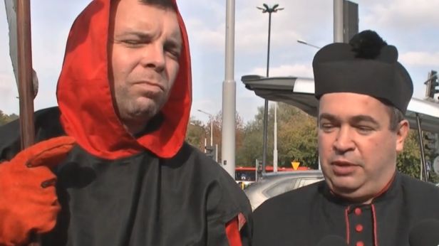 Piszesz SMS-y podczas jazdy? Ani Mru Mru ci nie daruje 1