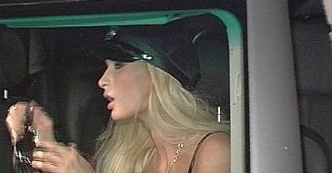 Pudelek TV: Paris Hilton przebrana za policjantkę