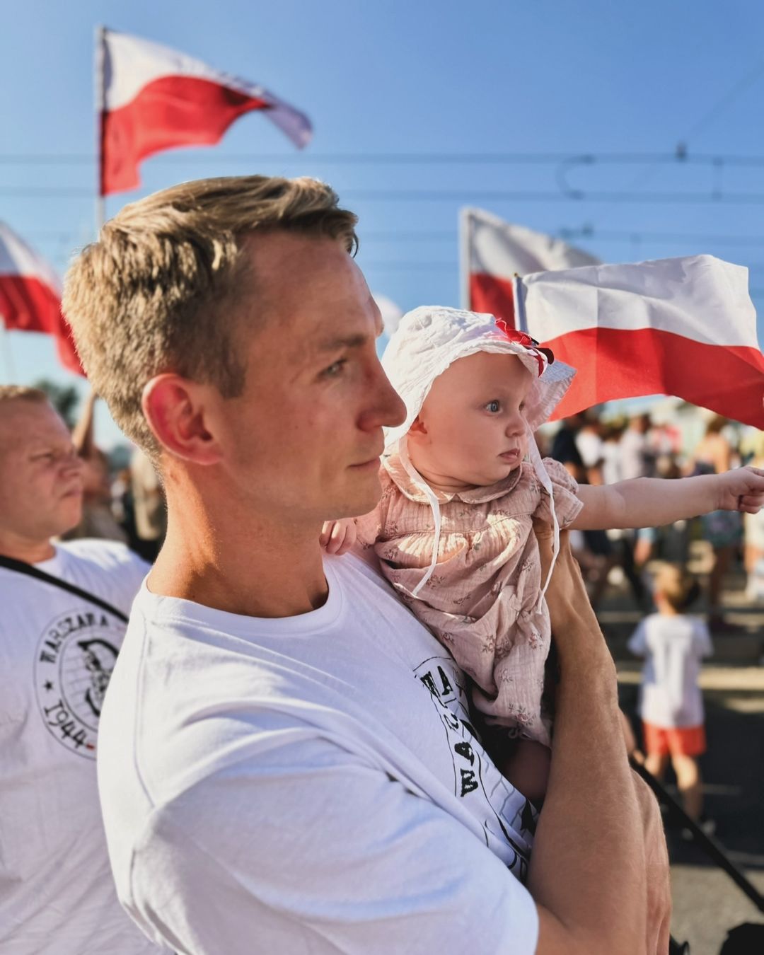 Jakub Rzeźniczak zabrał córkę na obchody Godziny "W".