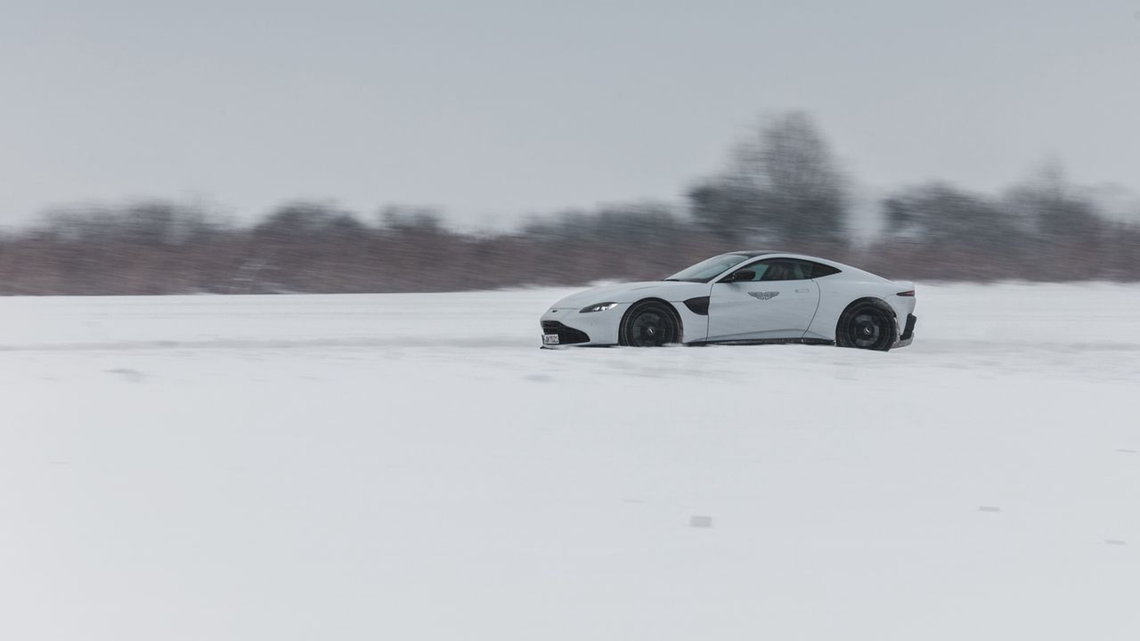 Test: Aston Martin Vantage. Szukam magii na kole podbiegunowym (prawie)