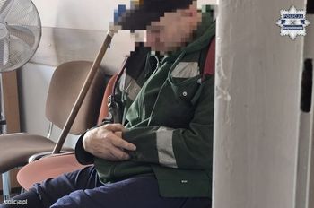 Szokująca agresja. Wbił matce widelec w rękę