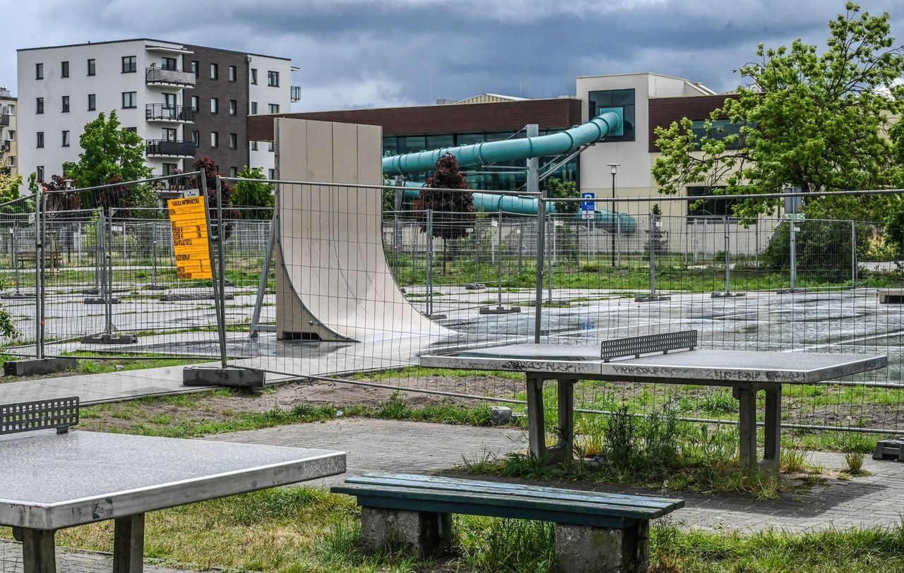 Na Kapuściskach w Bydgoszczy zniknął plac zabaw. Trwa przenoszenie skateparku, niedługo powstanie parking