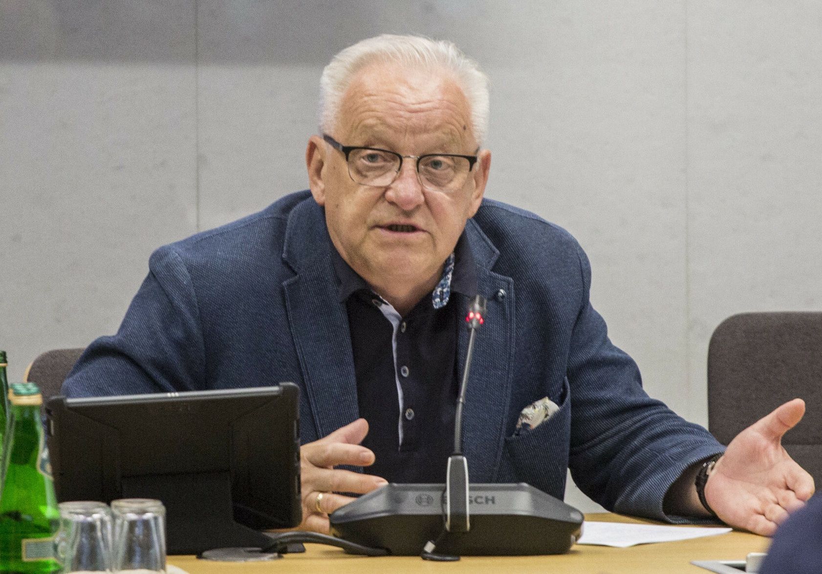 Szef sprawdzi, czy się zaszczepiłeś i czy nie masz COVID-19. Poseł PiS: "ta ustawa przejdzie" 
