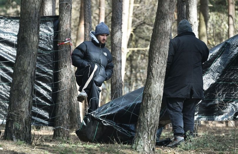 Maciej Musiał ogląda ustronną działkę za ponad milion złotych
