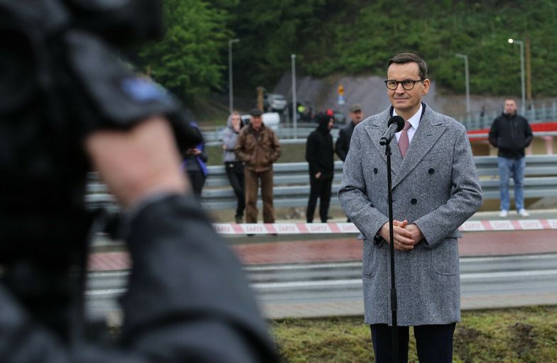 Most otwarty od miesięcy, ale premier i tak go "otwiera". Politolog: nic w tym dziwnego