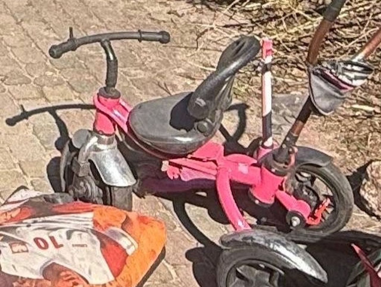 Pijani rodzice opiekowali się trójkę dzieci. 5-letni syn zadzwonił na 112