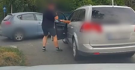 Ruszył w stronę auta. Ukrainiec próbował się wyrwać. Nagranie