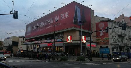 KFC i Pizza Hut wyprowadziły się z budynku Astorii. Kto będzie nowym najemcą?