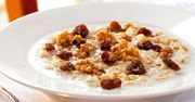 Najgorsze, co możesz dodać do owsianki. Błędnie myślimy, że takie śniadanie jest zdrowe