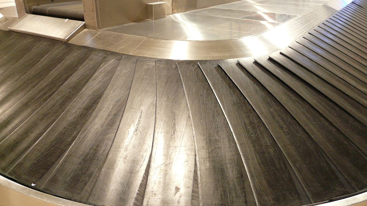 Ciało kobiety znaleziono na taśmie bagażowej