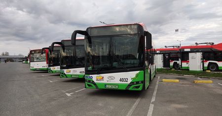 Nowe elektryczne autobusy wyjechały na ulice. Kursują na czterech liniach