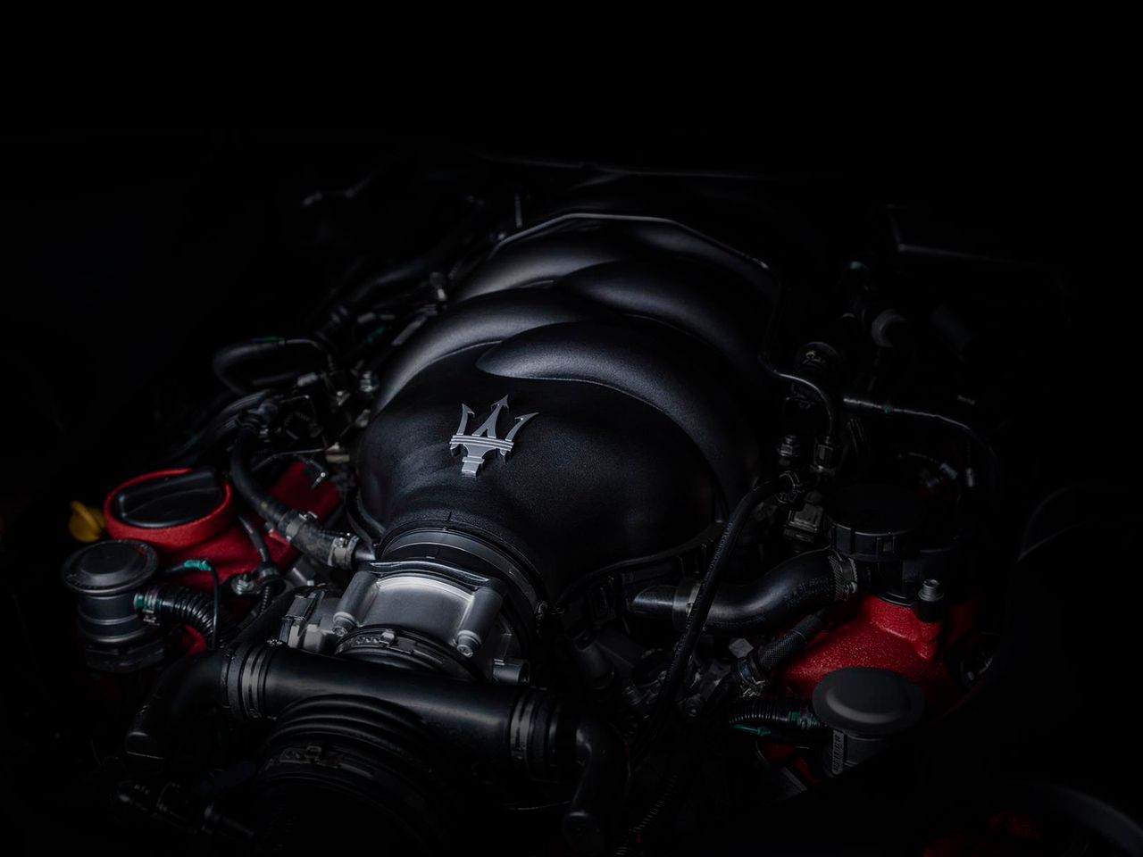 Silnik składany w fabryce Ferrari na zamówienie Maserati pozostał bez zmian. Z pojemności 4,7 l i ośmiu cylindrów generuje 460 KM, a moc na tylną, zeszperowaną oś przenosi sześciobiegowa przekładnia automatyczna ZF. Samochód jest oferowany w specyfikacji Sport i MC. Pierwszy przyspiesza do 100 km/h w 4,8 s i ostatecznie do 299 km/h, natomiast drugi w 4,7 s i kończy na 301 km/h.