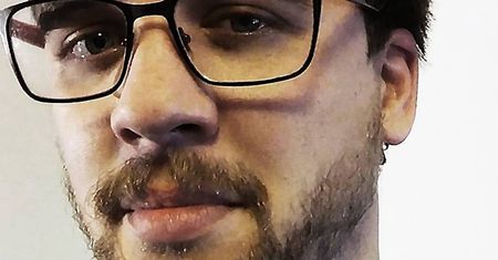 Pisarz opiekuje się córką z autyzmem. "A gdzie żona?" - pytają ludzie